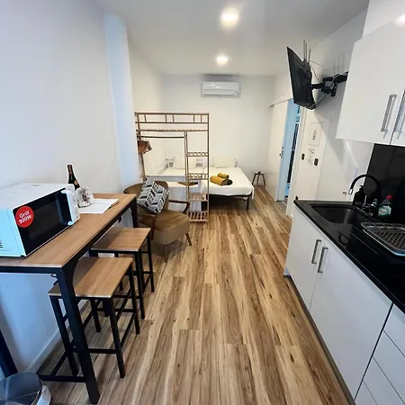 Modern Flat In דירה *