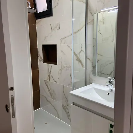 דירה Modern Flat In