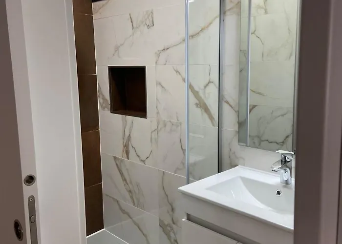 דירה Modern Flat In