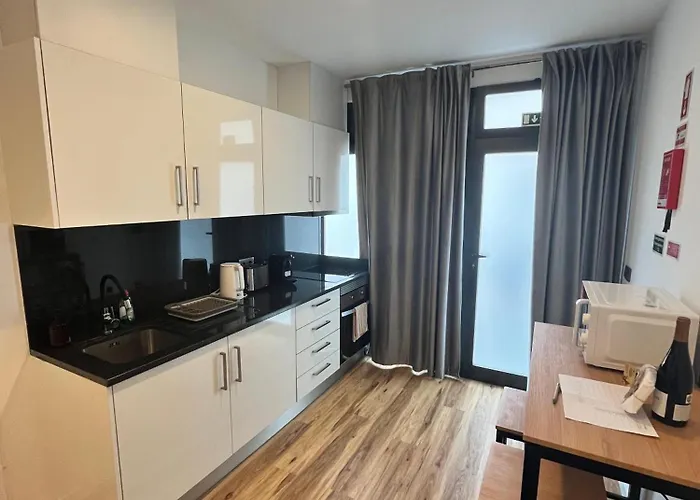 Modern Flat In דירה *
